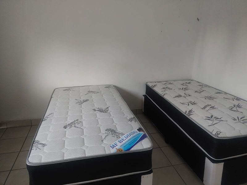 Large Furnished Home for Group Accommodation – Sleeps 13 with Pool & Parking - Photo 4