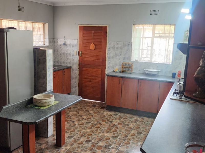Spacious family home for sale - Photo 6