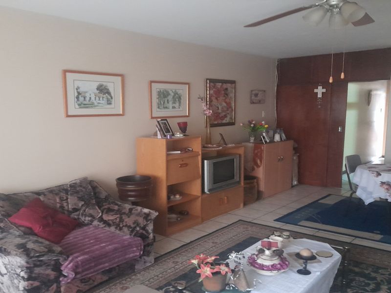 2-Bedroom Ground floor apartment - Photo 2