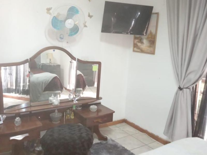 Spacious family home for sale - Photo 4