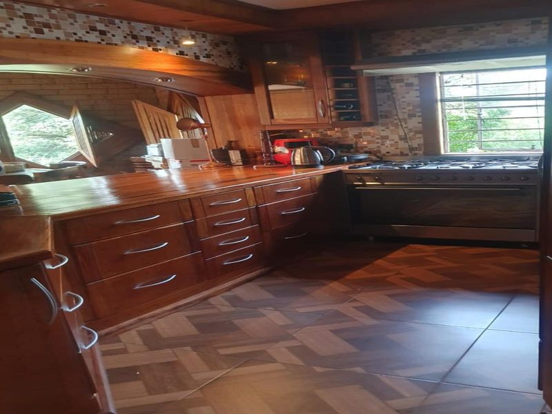 Exceptional Double-Storey Family Home close to the Vaaldam - Photo 4