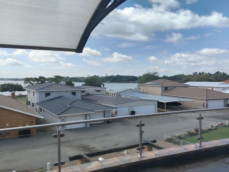 Luxurious triple storey riverfront residence on Kaalplaats AH - Photo 8