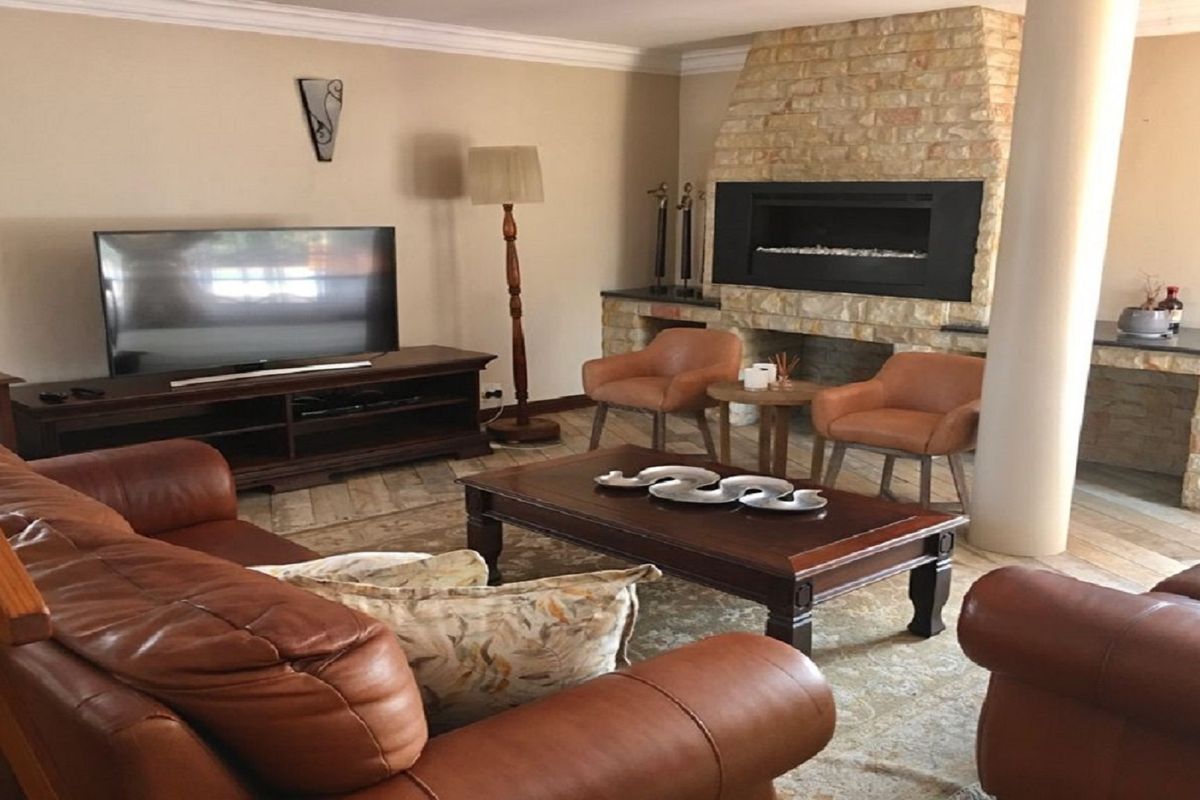 Stunning 3-bedroom home in the beautiful Sw 5 proper area - Photo 2