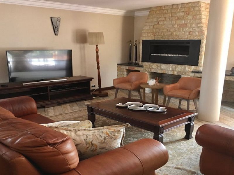 Stunning 3-bedroom home in the beautiful Sw 5 proper area - Photo 2