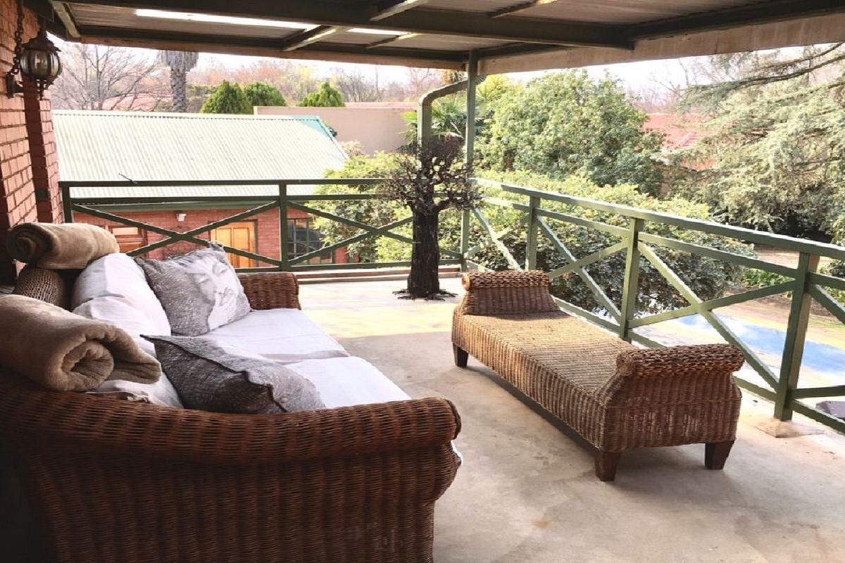 Stunning 3-bedroom home in the beautiful Sw 5 proper area - Photo 4