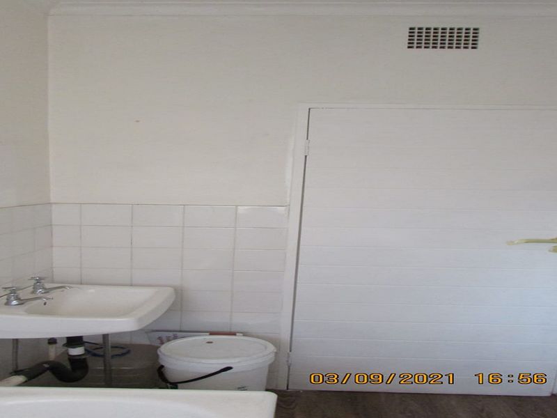 Lovely 2 bedroom at Trevesa Court - Photo 4