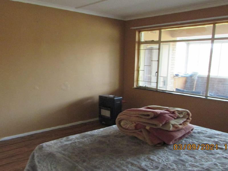 Lovely 2 bedroom at Trevesa Court - Photo 10