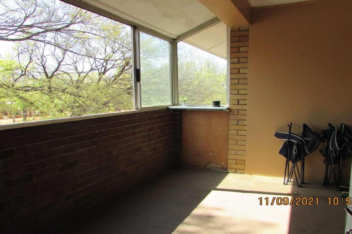 Lovely 2 bedroom at Trevesa Court - Photo 5