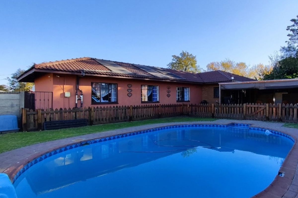 Lovely 3 bedroom home with flatlet Sw 1 - Photo 2