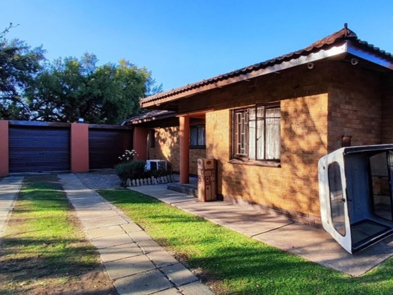 Lovely 3 bedroom home with flatlet Sw 1 - Photo 1
