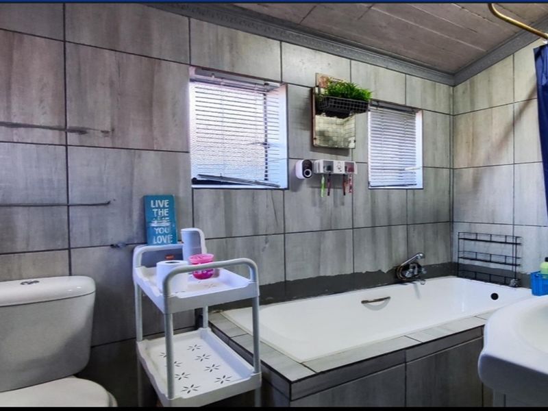 Lovely 3 bedroom home with flatlet Sw 1 - Photo 7