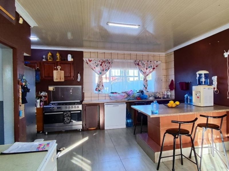 Lovely 3 bedroom home with flatlet Sw 1 - Photo 4