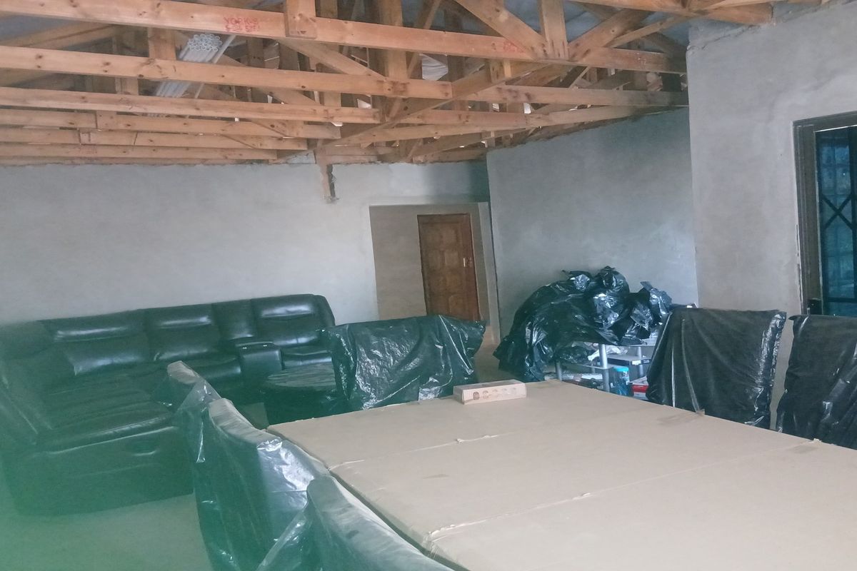 Incompleted 3 bedroom, 2 bathroom house in Drieziek with a great rental ootential of 3 outside rooms - Photo 5