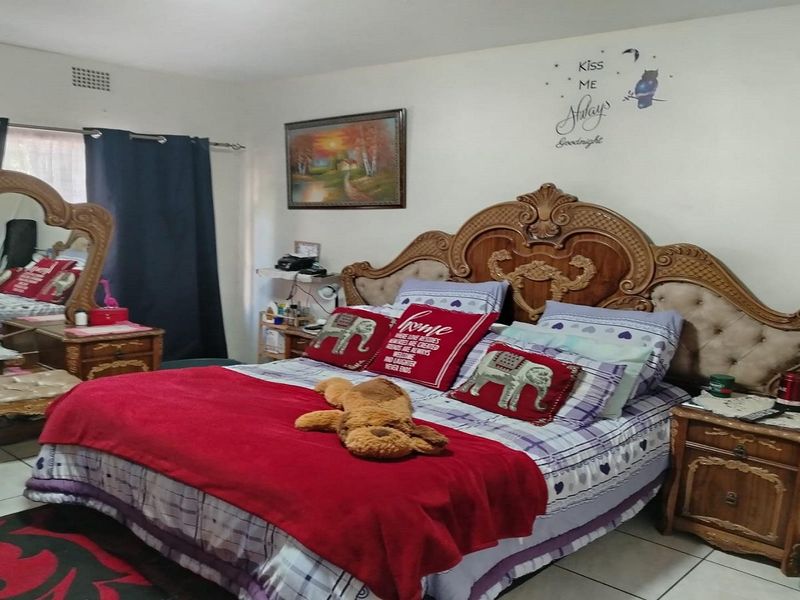 A bedroom featuring tiled flooring and a ventilation grille, providing a functional space for rest.