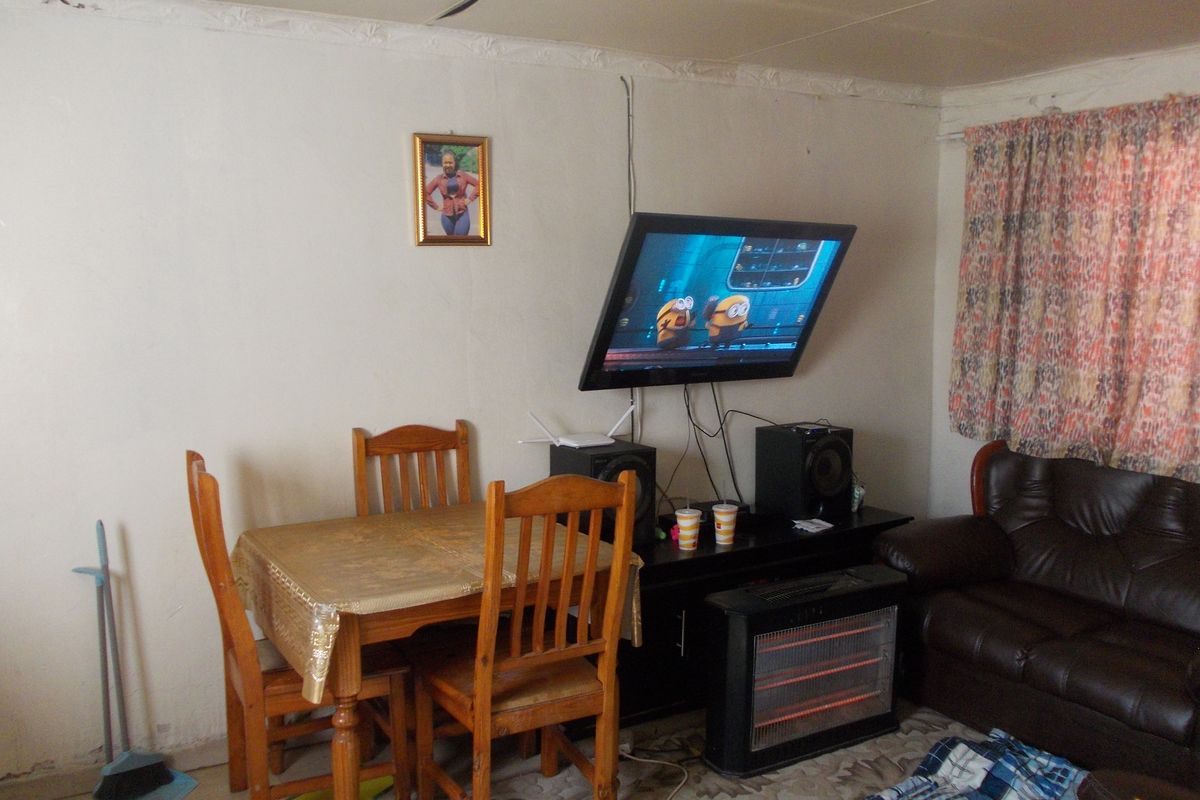 Residential property with the potential to rental income at the same time. - Photo 4