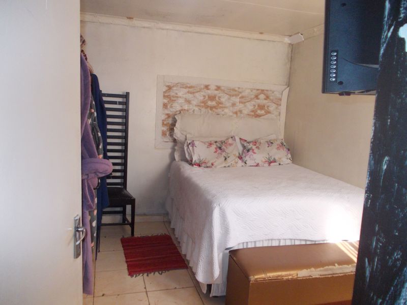 Residential property with the potential to rental income at the same time. - Photo 1