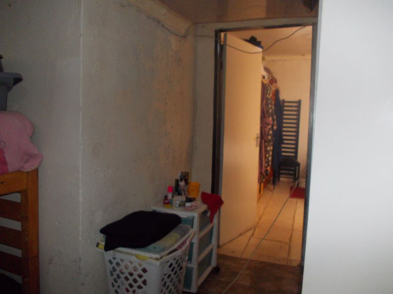 Residential property with the potential to rental income at the same time. - Photo 5