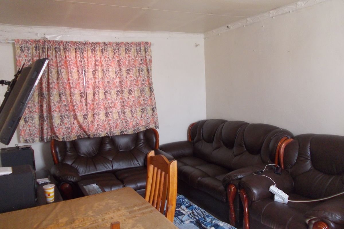 Residential property with the potential to rental income at the same time. - Photo 3