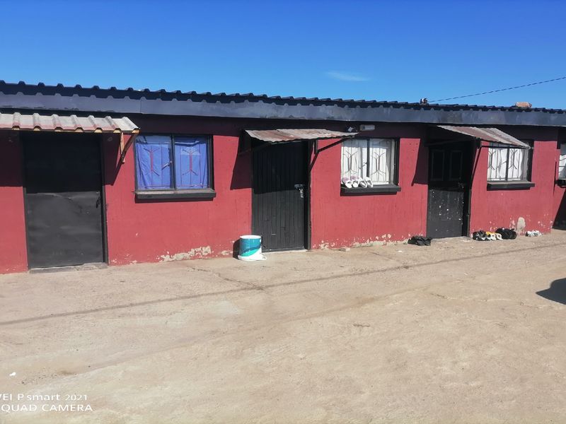 Residential property with the potential to rental income at the same time. - Photo 2