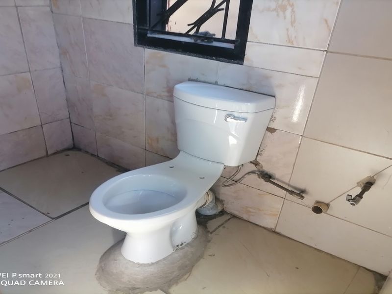 Residential property with the potential to rental income at the same time. - Photo 9