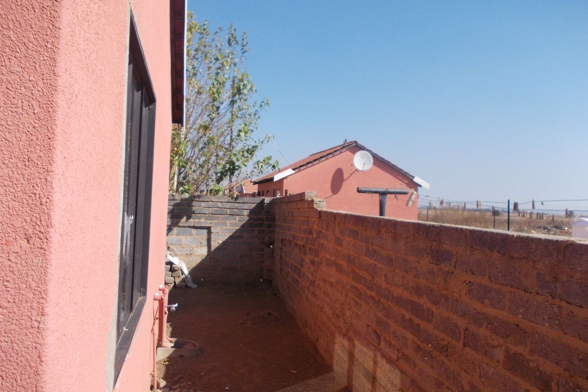 Unique opportunity;  2 Houses in One Spacious Yard. - Photo 2