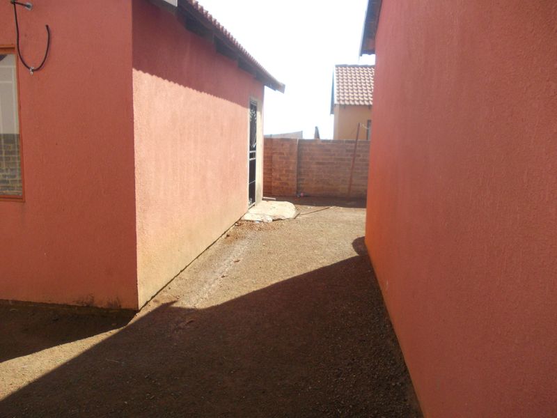 Unique opportunity;  2 Houses in One Spacious Yard. - Photo 7