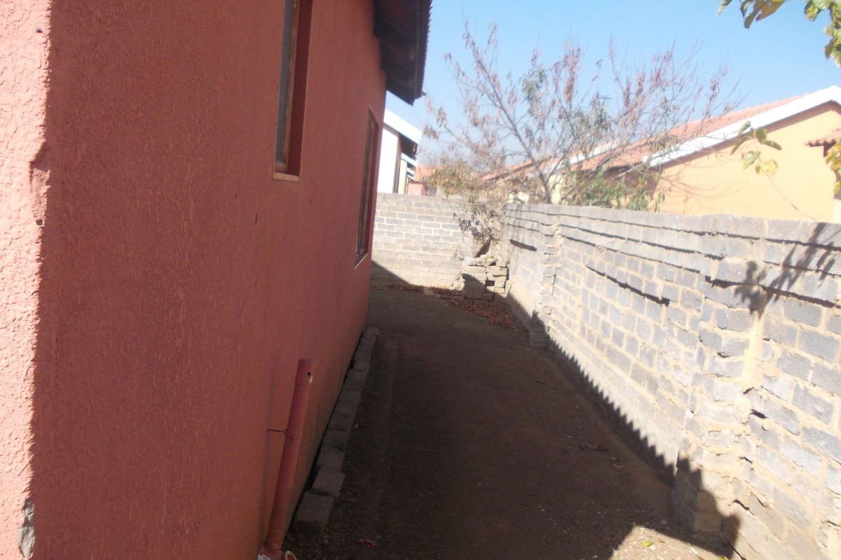 Unique opportunity;  2 Houses in One Spacious Yard. - Photo 3