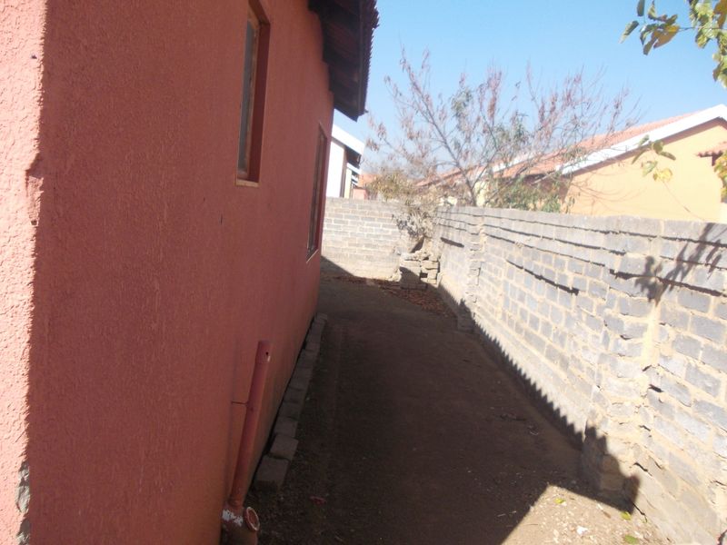 Unique opportunity;  2 Houses in One Spacious Yard. - Photo 3