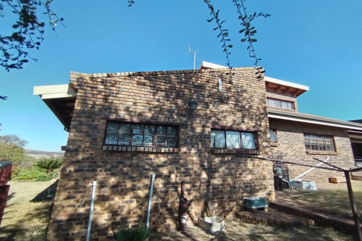Charming Split-Level Home – Ideal for Family Living or a Holiday overlooking the river - Photo 2