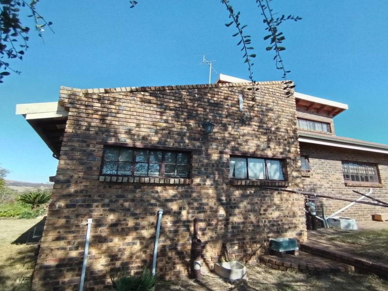 Charming Split-Level Home – Ideal for Family Living or a Holiday overlooking the river - Photo 2