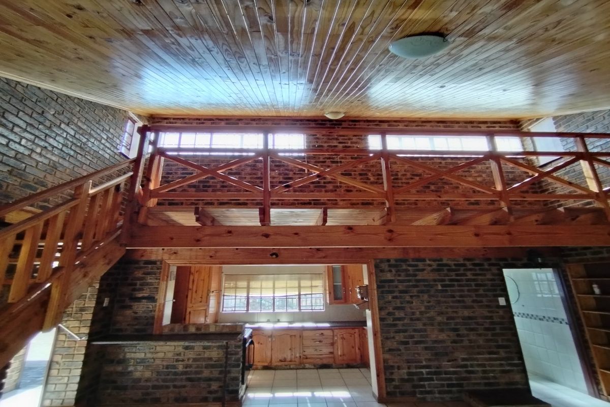 Charming Split-Level Home – Ideal for Family Living or a Holiday overlooking the river - Photo 3