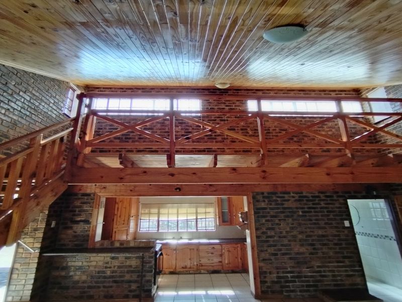 Charming Split-Level Home – Ideal for Family Living or a Holiday overlooking the river - Photo 3