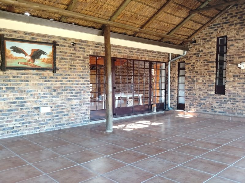 Charming Split-Level Home – Ideal for Family Living or a Holiday overlooking the river - Photo 7