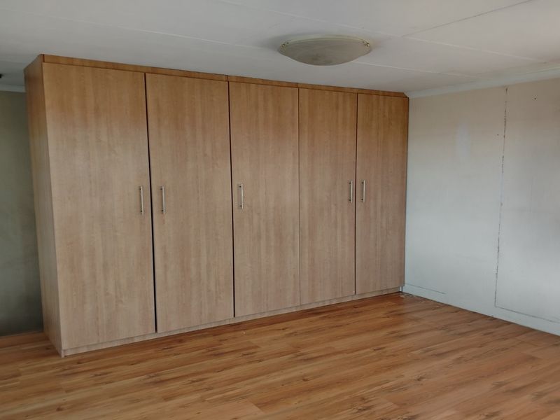 Charming Split-Level Home – Ideal for Family Living or a Holiday overlooking the river - Photo 6