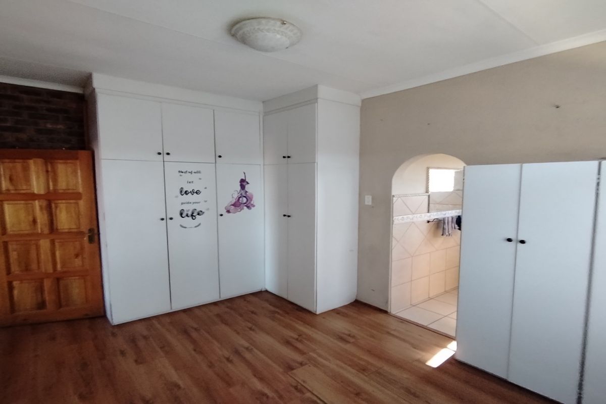 Charming Split-Level Home – Ideal for Family Living or a Holiday overlooking the river - Photo 4
