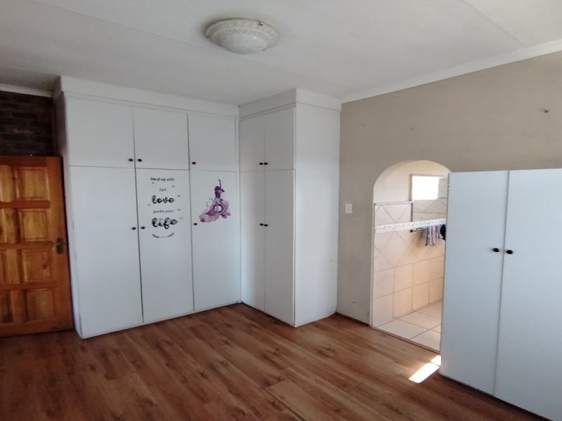 Charming Split-Level Home – Ideal for Family Living or a Holiday overlooking the river - Photo 4