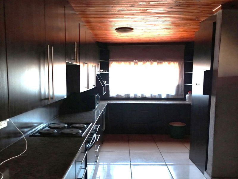 lovely 4-bedroom cw 5 - Photo 6