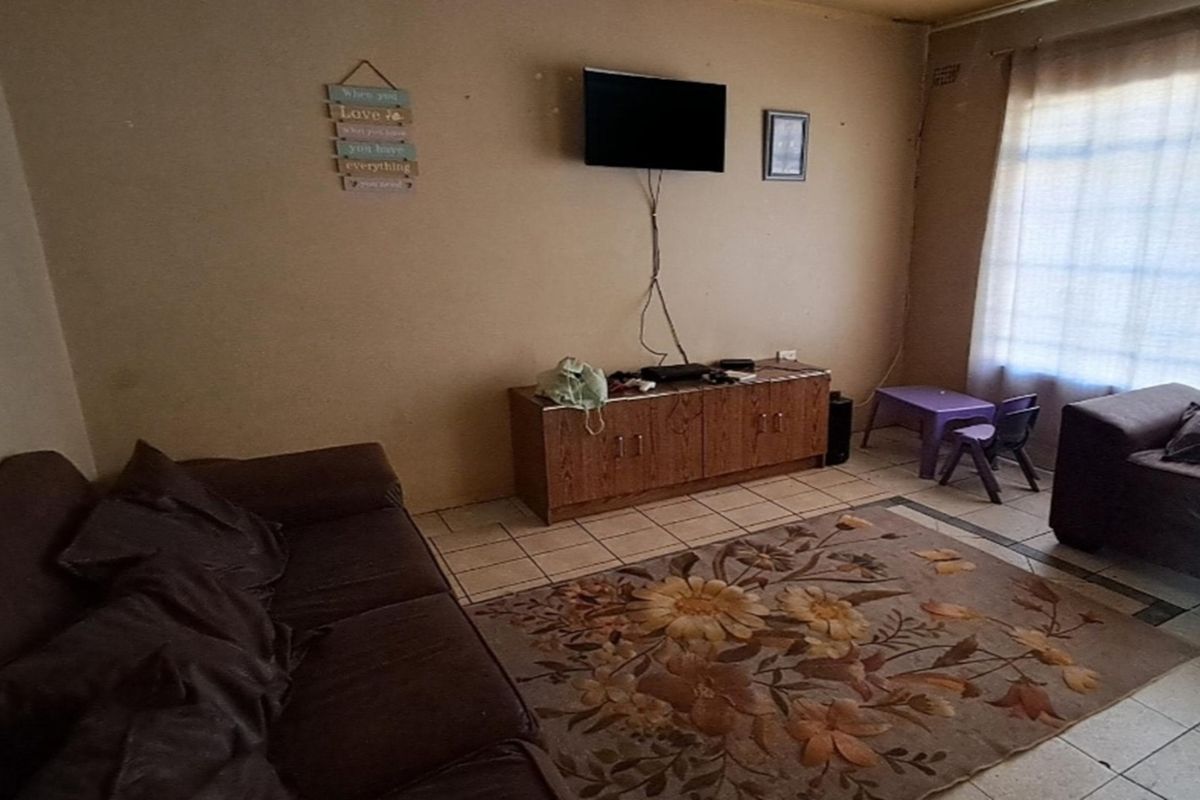 Comfortable 2-Bedroom Home Cw 5 - Photo 3