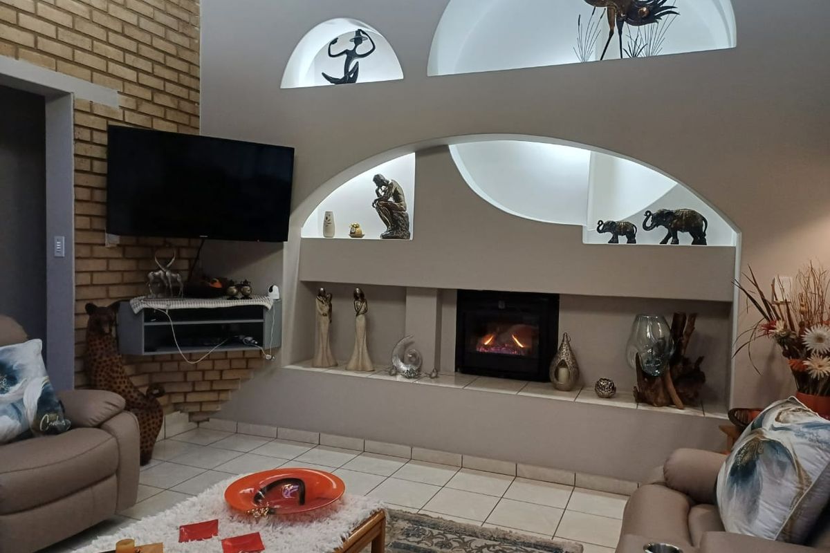 Stunning 3-Bedroom, 3-Bathroom Home For Sale in Arcon Park all furniture now included - Photo 5