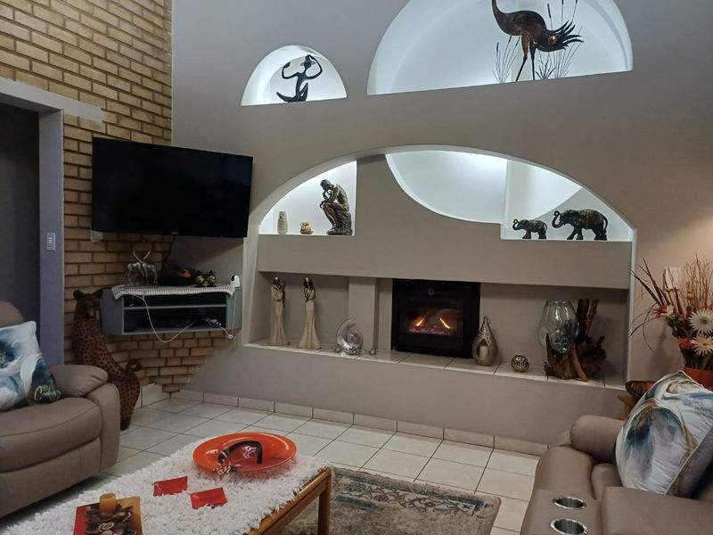 Stunning 3-Bedroom, 3-Bathroom Home For Sale in Arcon Park all furniture now included - Photo 5