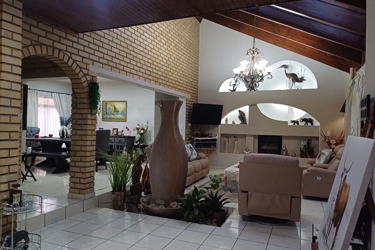 Stunning 3-Bedroom, 3-Bathroom Home For Sale in Arcon Park all furniture now included - Photo 3