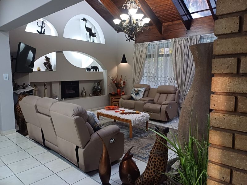Stunning 3-Bedroom, 3-Bathroom Home For Sale in Arcon Park all furniture now included - Photo 7