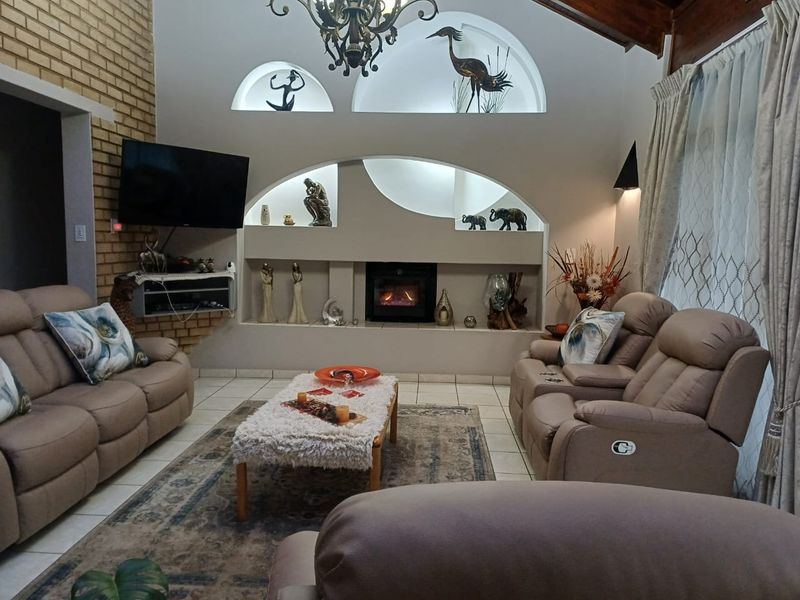Stunning 3-Bedroom, 3-Bathroom Home For Sale in Arcon Park all furniture now included - Photo 6