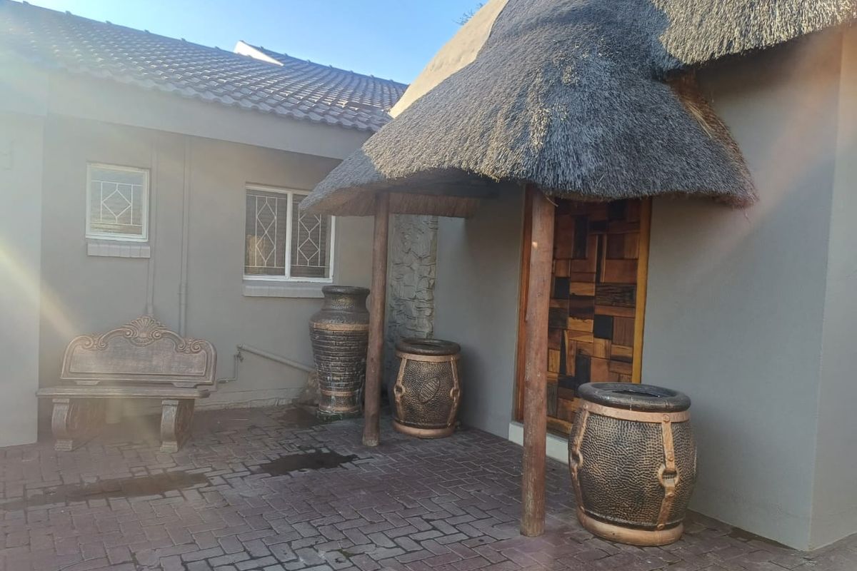 4  Bedroom house for sale in Arcon  Park. - Photo 4