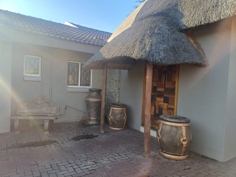 4  Bedroom house for sale in Arcon  Park. - Photo 4