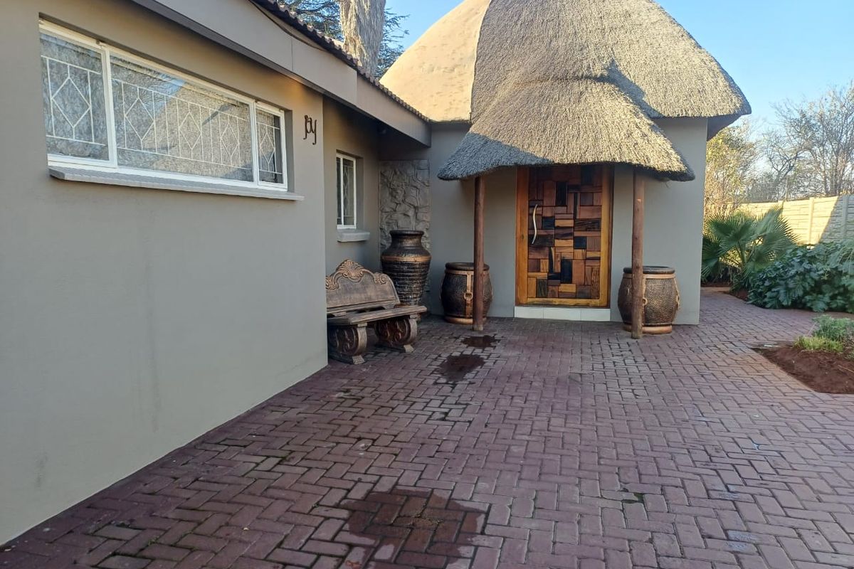 4  Bedroom house for sale in Arcon  Park. - Photo 3