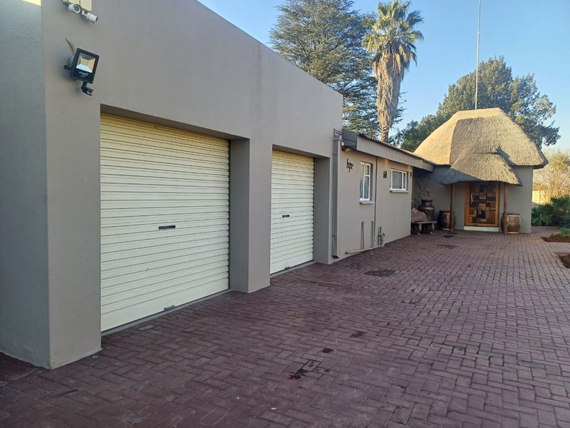 4  Bedroom house for sale in Arcon  Park. - Photo 2