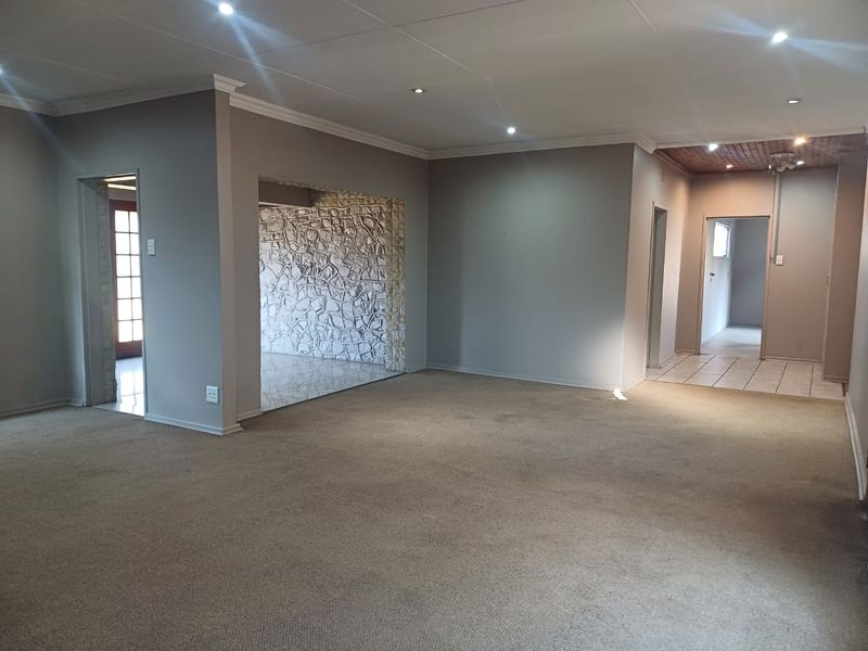 4  Bedroom house for sale in Arcon  Park. - Photo 8