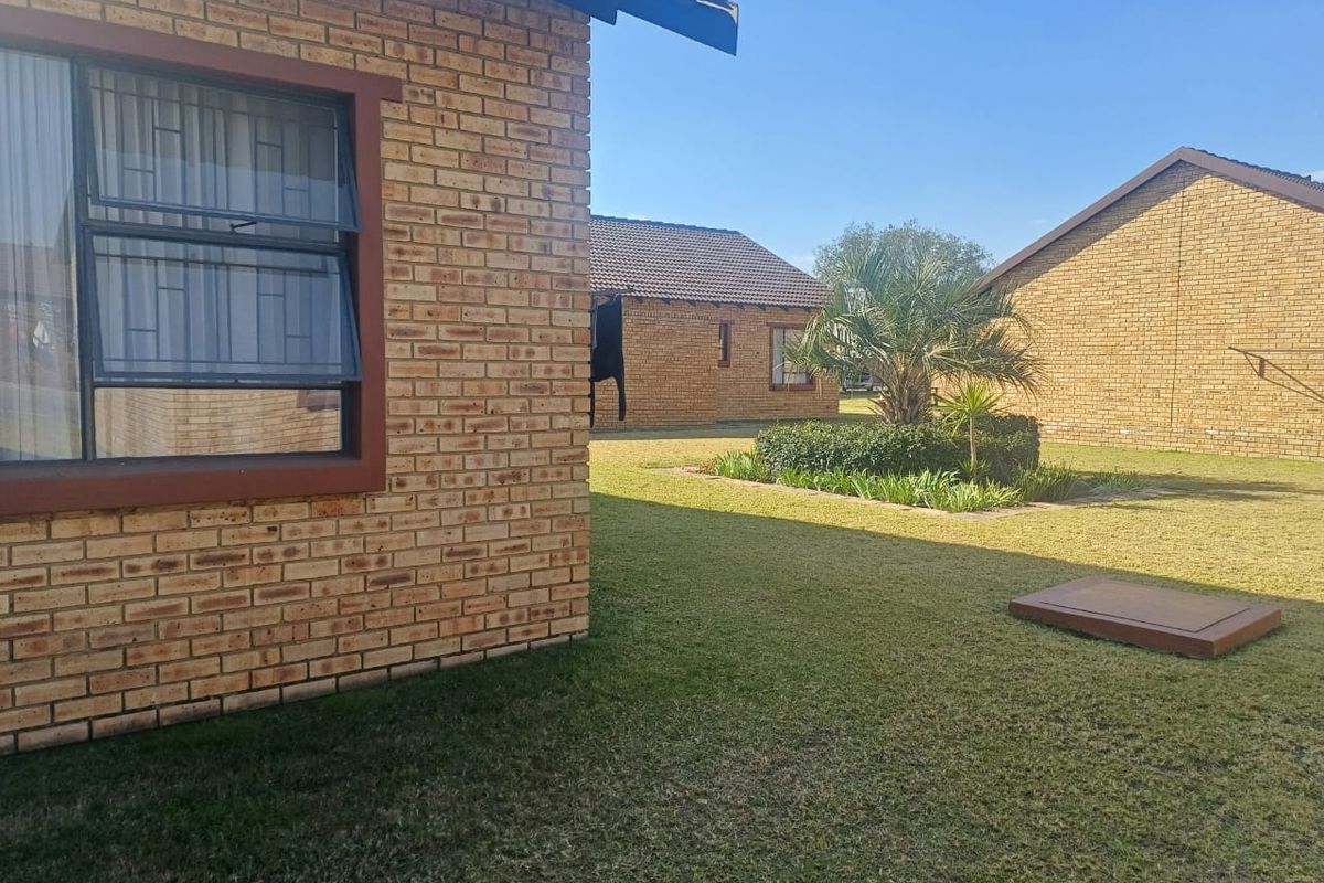 2 Bedroom Townhouse For Sale In Riversdale. - Photo 3