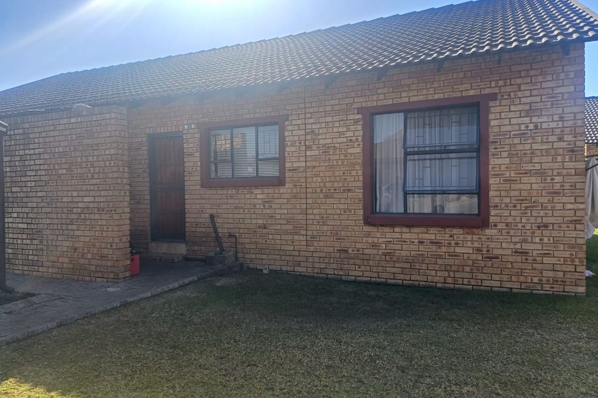 2 Bedroom Townhouse For Sale In Riversdale. - Photo 2